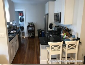 17 Ashland St, Unit 1 in Somerville, MA - Building Photo - Building Photo