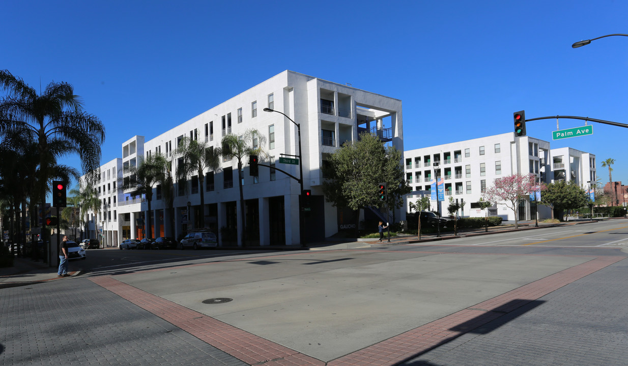 335 N 3rd St in Burbank, CA - Building Photo