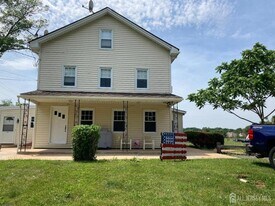 285 Cedar Grove Ln in Franklin Township, NJ - Building Photo