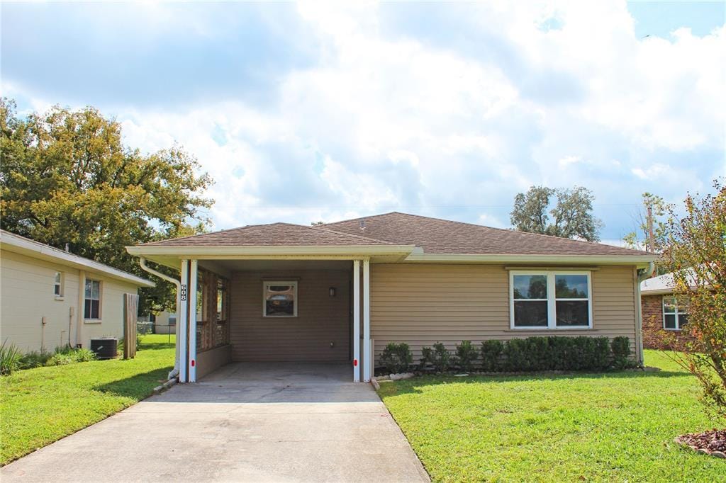 608 Lark Dr in Lakeland, FL - Building Photo