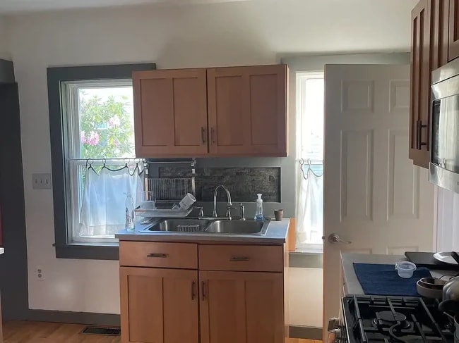 21 W Center St, Unit 1 in Northampton, MA - Foto de edificio - Building Photo