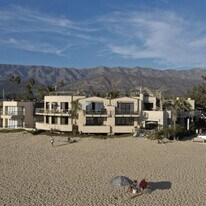 4885 Sandyland Rd, Unit 2 in Carpinteria, CA - Building Photo