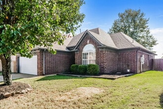 190 Hidden Garden Dr in Oakland, TN - Building Photo - Building Photo