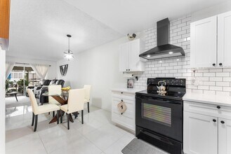 7500 NW 30th Pl in Sunrise, FL - Building Photo - Building Photo