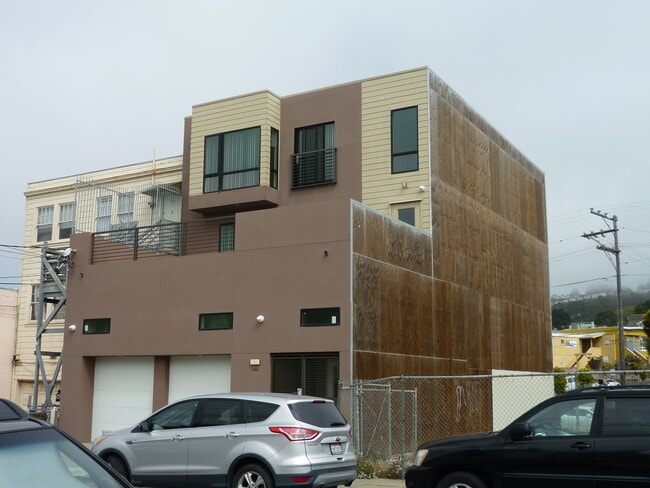 555 Ellington Ave, Unit #555 ELLINGTON