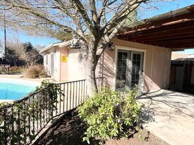 687 Vallie Ct in Merced, CA - Building Photo