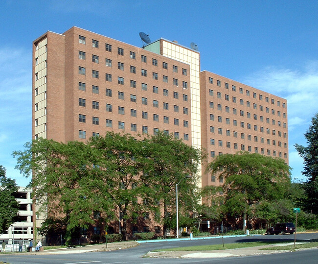 Jackson Towers in Harrisburg, PA - Foto de edificio - Building Photo