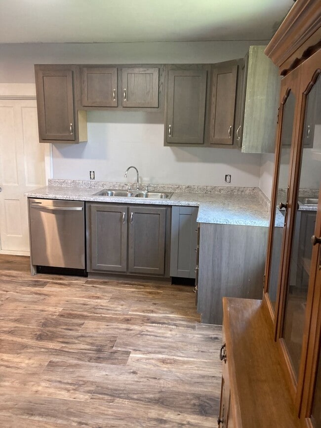 901 Clark St in Saint Edward, NE - Building Photo - Building Photo