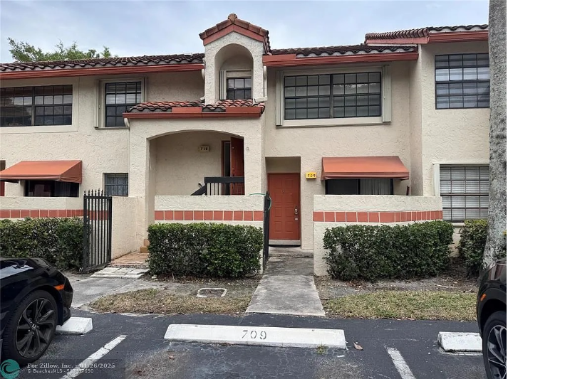 710 Congressional Way in Deerfield Beach, FL - Building Photo