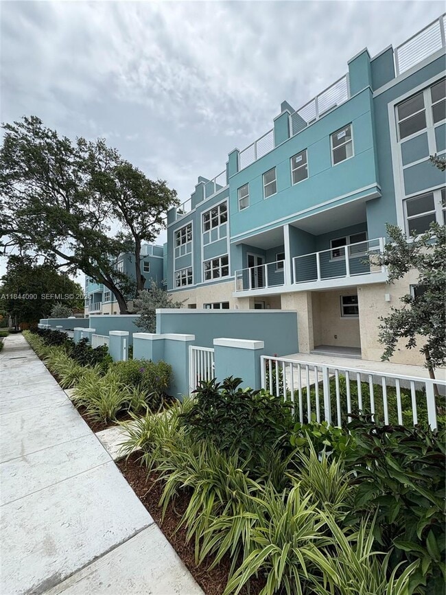 property at 824 SE 12th Ct