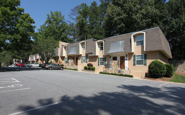 Chateau Dunwoody in Atlanta, GA - Foto de edificio - Building Photo