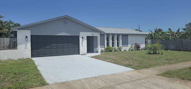 589 Coconut St in Satellite Beach, FL - Building Photo - Building Photo