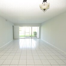 7355 Woodmont Terrace in Tamarac, FL - Building Photo - Building Photo