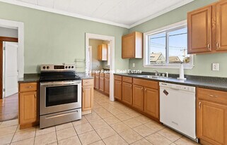 43 Hancock St, Unit 2 in Medford, MA - Building Photo