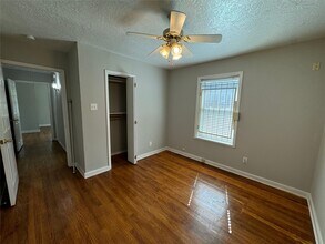 125 Pomeroy St in Pasadena, TX - Building Photo - Building Photo