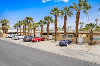 556 S Highland Dr in Palm Springs, CA - Building Photo - Building Photo