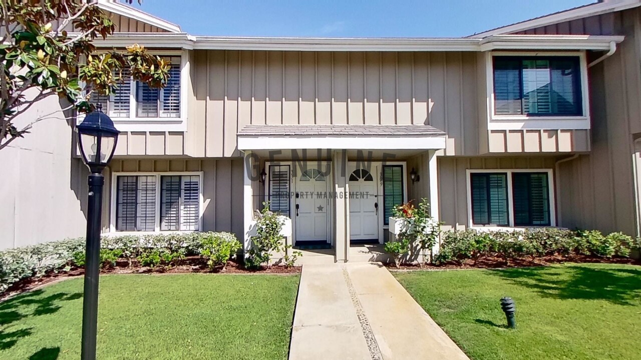 331 Spinnaker Way in Seal Beach, CA - Building Photo