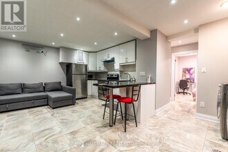 98 Winchester St in Toronto, ON - Building Photo - Building Photo