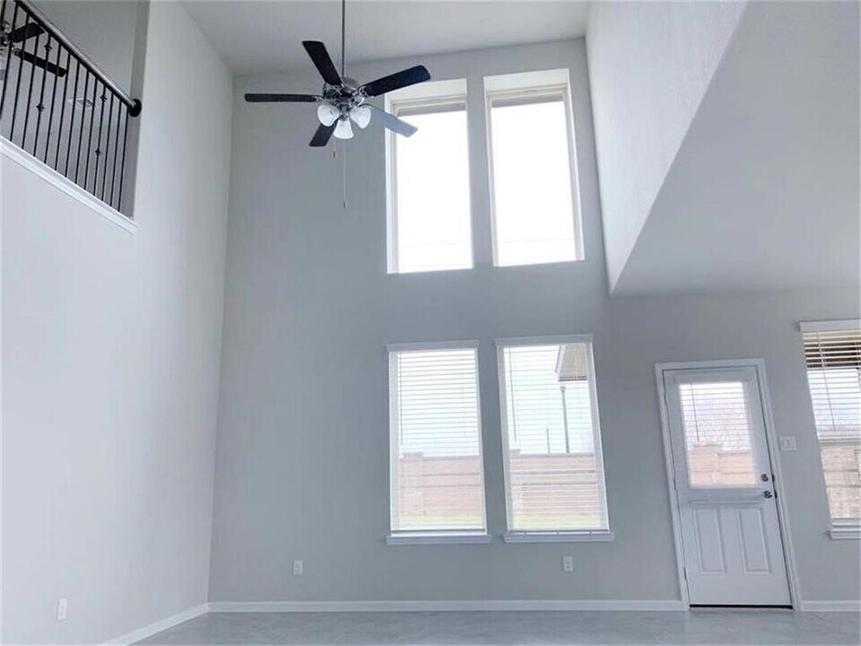 3047 Forest Creek Dr in Katy, TX - Foto de edificio