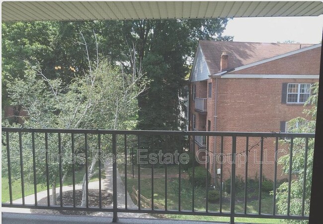 400 Drummers Ln in Wayne, PA - Building Photo - Building Photo