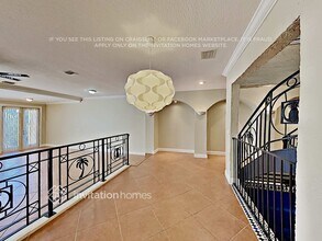 1981 Canterbury Cir in Wellington, FL - Foto de edificio - Building Photo