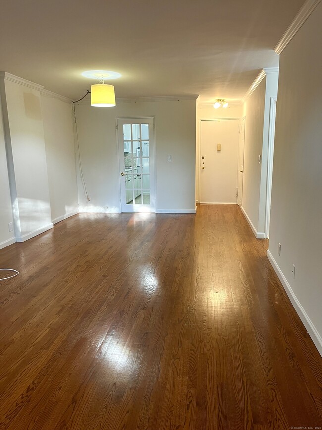 71 Strawberry Hill Ave in Stamford, CT - Building Photo - Building Photo