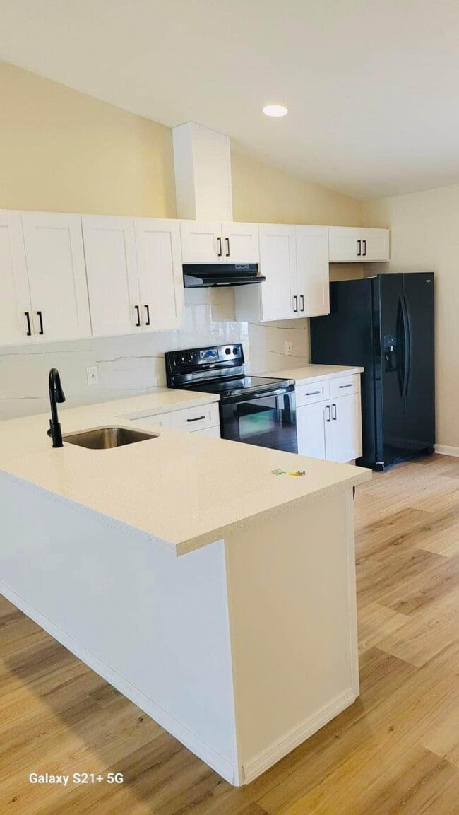 640 SE 13th Ave in Cape Coral, FL - Building Photo - Building Photo