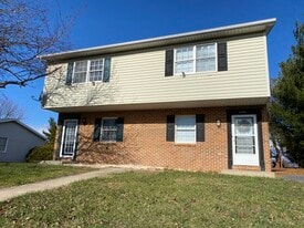 6183 Mountain View Dr in Chambersburg, PA - Building Photo