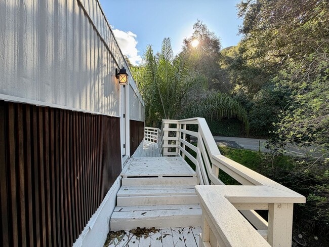 1070 Katherine Rd in Simi Valley, CA - Building Photo - Building Photo