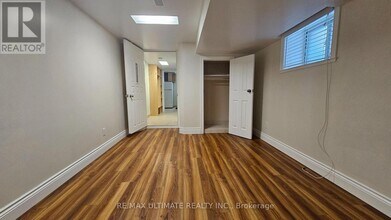 905 Lansdowne Ave in Toronto, ON - Building Photo - Building Photo