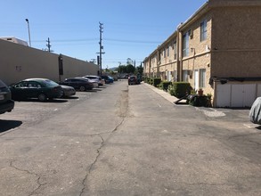 Studio Village Apartments in Van Nuys, CA - Building Photo - Building Photo