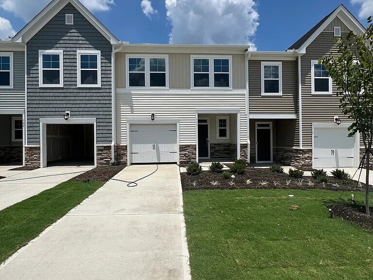 111 Aster Bloom Ln in Raleigh, NC - Building Photo