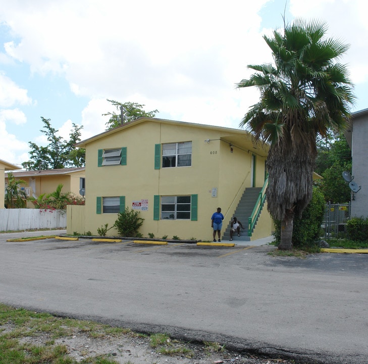 608 SW 16th Ave in Fort Lauderdale, FL - Building Photo