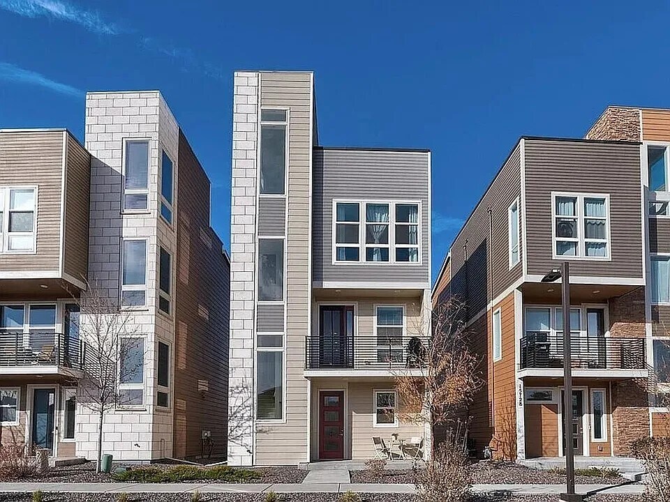 15702 E Broncos Pl in Centennial, CO - Foto de edificio