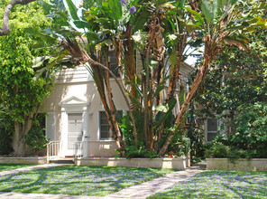 416 N Palm Dr in Beverly Hills, CA - Building Photo - Building Photo