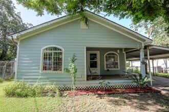 9226 E Avenue Q in Houston, TX - Building Photo - Building Photo