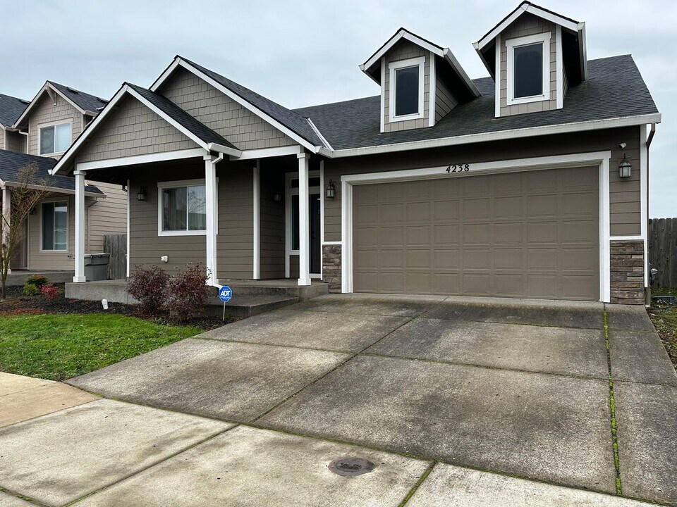 4238 NE Sagecrest St in Albany, OR - Building Photo