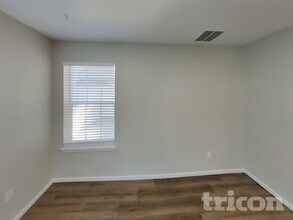 2213 Anderson Ave in Dupont, WA - Foto de edificio - Building Photo