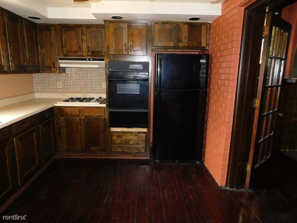 220 Greydon Ave-Unit -Unit 1 in Mckees Rocks, PA - Building Photo