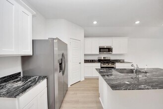 342 Amy St in Angleton, TX - Building Photo - Building Photo