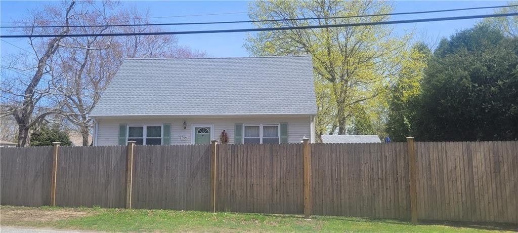 559 Middlebridge Rd in South Kingstown, RI - Building Photo