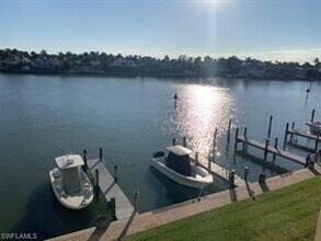 2600 Gulf Shore Blvd N-Unit -31 in Naples, FL - Foto de edificio - Building Photo