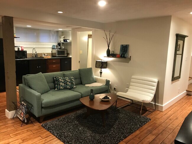 5029 SE Taylor St, Unit Basement