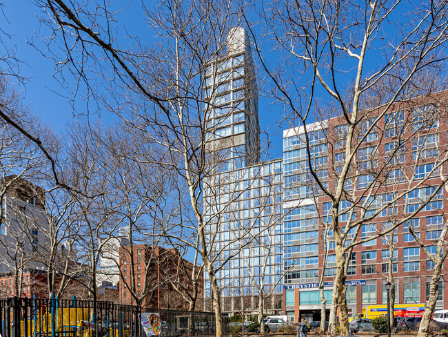 215 Chrystie St in New York, NY - Building Photo - Building Photo