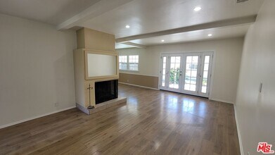 7465 N Forbes Ave in Lake Balboa, CA - Building Photo - Building Photo