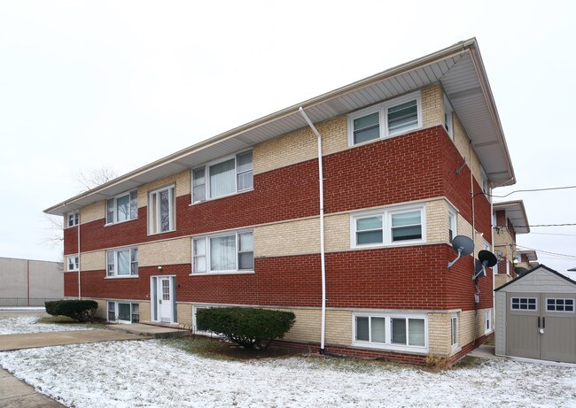 516 N Lincoln Ave in Addison, IL - Foto de edificio - Building Photo