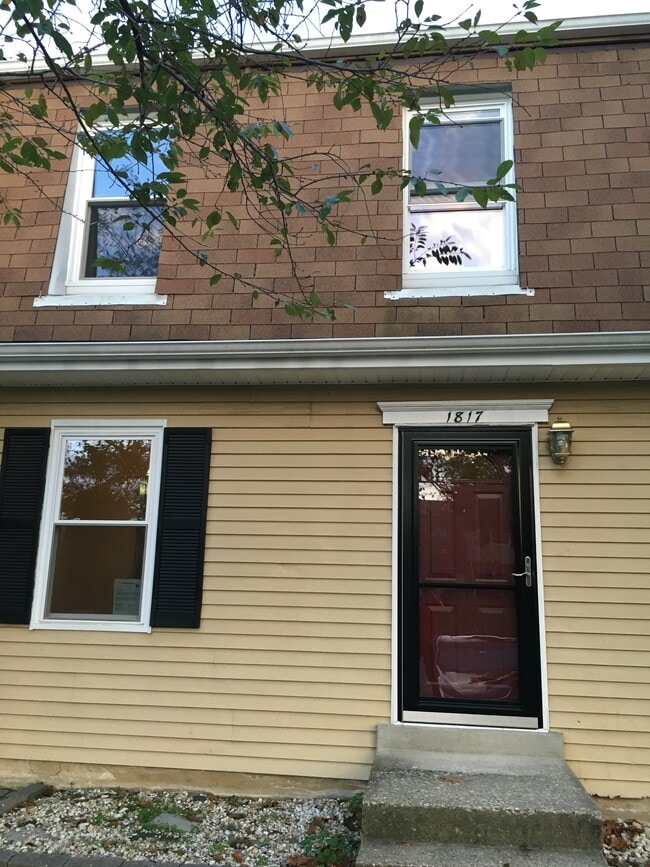 property at 1817 Oriole Ct