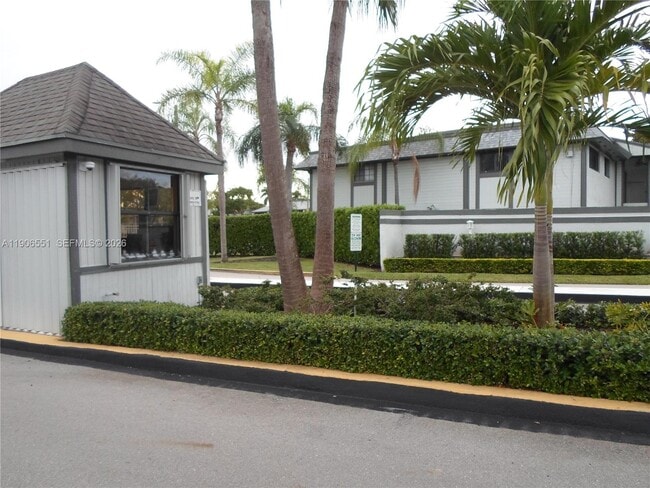 20760 NE 4th Ct in Miami, FL - Building Photo - Building Photo