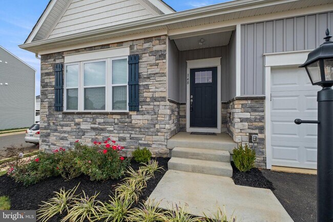 148 Huntwell W Ave in Ranson, WV - Building Photo - Building Photo