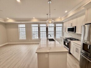 332 Victory Rd-Unit -302 in Quincy, MA - Building Photo - Building Photo